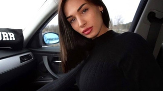 Русская модель отсасывает в машине и размазывает сперму по лицу