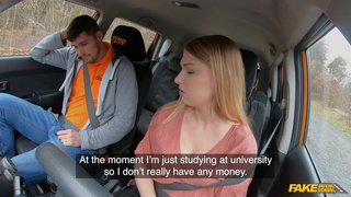 Русская студентка в чулках отсосала инструктору по вождению в машине