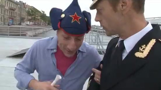 Русские моряки устроили групповой секс с сосущими члены молодыми шлюхами