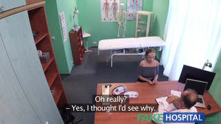Пациентка на столе доктора раздвинула ноги для секса