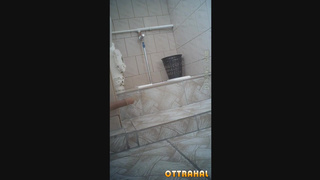 Подглядывание в школьном туалете в Омске