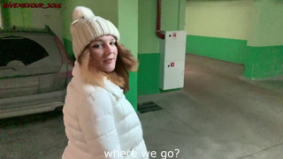 Рыженькая Вика изменяет парню с русским пикапером за деньги на парковке
