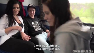 Порно в купе поезда секс видео онлайн