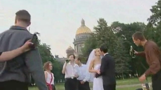 Невесту пустили по кругу видео
