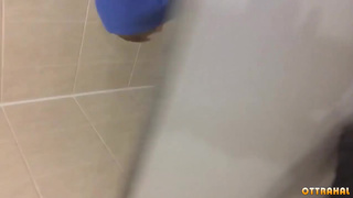 Сосёт хуец студенту в туалетной кабинке ПТУ