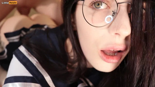 Студентка в униформе занимается сексом перед видео камерой