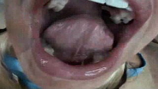 Сексуальной блондинке накончали полный рот